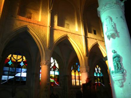 Religious stained glass, Vue des vitraux réalisés par David Tremlett en 2003 par l’Atelier Simon-Marq pour l’église classée Saint-Pierre-Saint-Paul de Villenaux-la-Grande., photographie : © Atelier Simon-Marq © Adagp, Paris, 2021